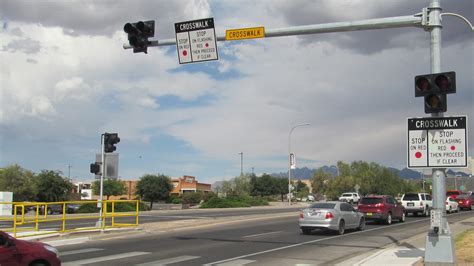 New pedestrian crossing signal installed on University Avenue
