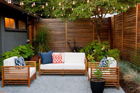 Who says bedrooms don't need a divider? Design Ideas for Outdoor Privacy Walls, Screens and ...