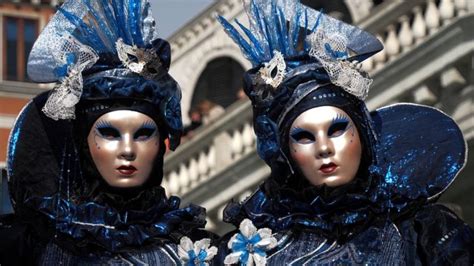 Mädchen Farbstoff Koaleszenz venezianische maske outfit Etablierte Theorie Manuskript nackt