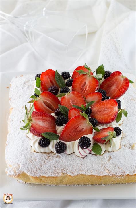Un dolce perfetto per la prima colazione o la merenda con una buona tazza di tè: Torta QUATTRO QUARTI fragole e panna SENZA LIEVITO Ricetta ...