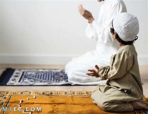 إن الإمام مخير في اختيار ما يقرأه في صلاة العيد، ولكن من الأولى أن يقرأ ما كان يقرأه الرسول، صلى الله عليه وسلم، وإذا كان لا يشق على من خلفه من. صلاة العيد كيفية صلاتها