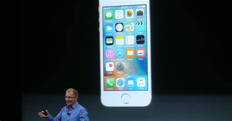 Apple Goes Retro With 399 Iphone Se Smaller Ipad Pro