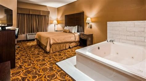 35 Texas Hotels With Jacuzzi In Room And Hot Tub Suites 2023