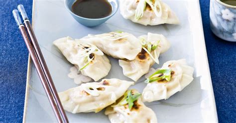 My guide to how to make dumpling wrappers at home. Gyoza (Japanese dumplings)