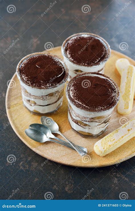 Sobremesa Tiramisu Num Copo Imagem De Stock Imagem De Marrom