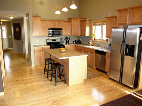 Oak is one of the most common types of wood. What Color Wood Floor Goes With Light Maple Cabinets: Dark ...