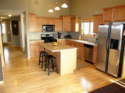 Dark maple cabinets work together with a brickwork backsplash, reclaimed lumber, and intense grain in the wood floor to look amazing. What Color Hardwood Floors Go With Maple Cabinets Look ...