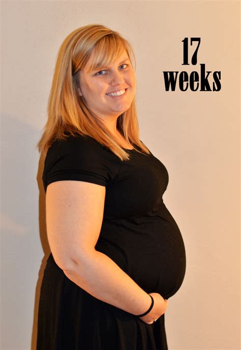 17 Week Baby Bump 17 Weeks Pregnant Finally A Bump Photo Diary On