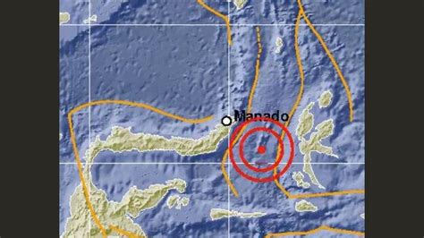 Kepala bmkg membaca potensi tsunami 20 meter selatan pulau jawa. Gempa Sulut - Ternate 7,0 SR, BMKG Akhiri Peringatan Dini ...