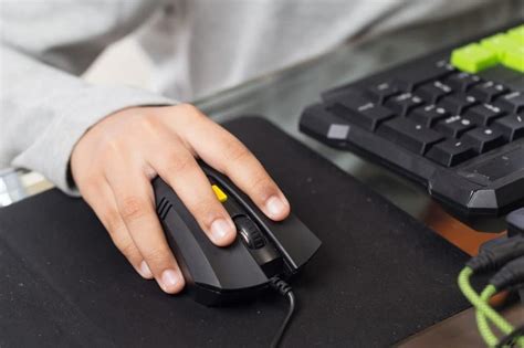 How To Hold A Gaming Mouse Simple Answer