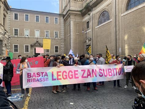 Ddl Zan Ieri A Roma In Piazza Per La Legge Foto