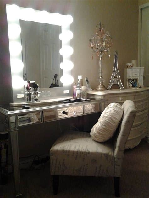 In the small bedroom they create a greater sense of. Ideas for Making your Own Vanity Mirror with Lights (DIY ...