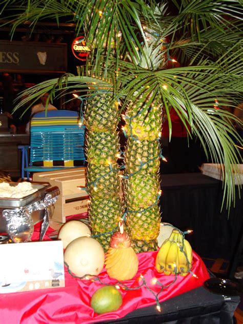 Palm Trees Made With Whole Pineapples Are A Great Addition To Your