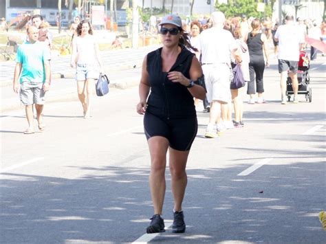 She was married to gustavo brigagão from 2004 to 2013. EGO - Renata Ceribelli corre na orla do Leblon, no Rio ...