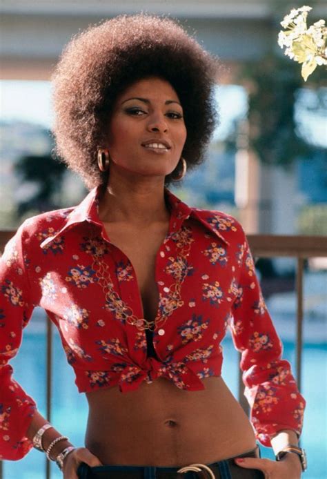 Stunning Photos Of Pam Grier In The S Rare Historical Photos In Pam Grier Foxy