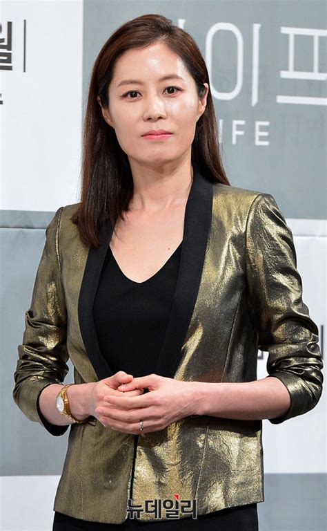 #문소리 #박형식 #홍승완감독 #영화 #moonsori #parkhyungsik #film #juror8. 포토 문소리, 드라마 라이프로 안방 복귀 | Save Internet 뉴데일리