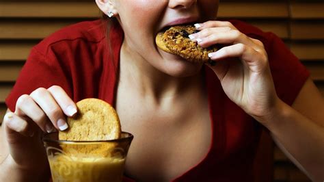 What Causes Binge Eating Eating Disorders Youtube