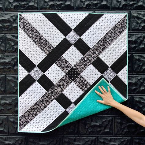 Made up of 100% cotton fabrics and with warm and natural batting this quilt is just perfect as a chair or couch throw. Fishing Net Quilt Pattern (Download) - Suzy Quilts