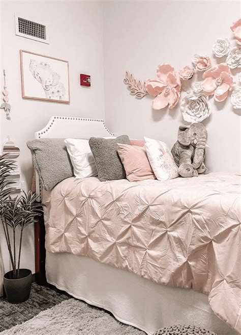 30 Minimalist Dorm Room Ideas For A Stylish Space