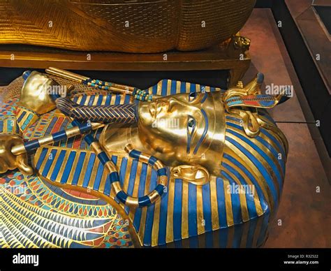 Tomb Casket Of Tutankhamun Hi Res Stock Photography And Images Alamy