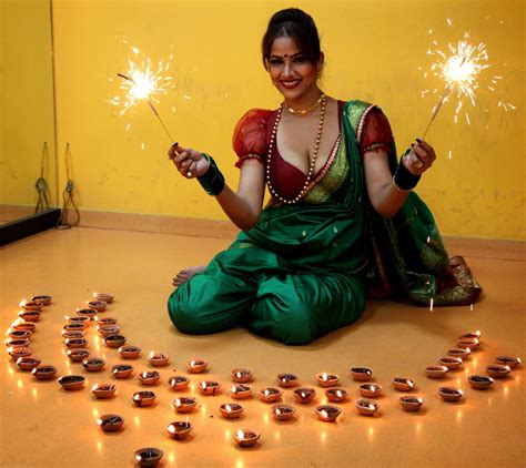 Orient Publication South Actress Tanisha Singh Did Diwali Photo Shoot