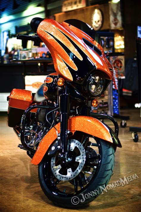 Save on motorcycle custom paint. Gorgeous Harley-Davidson Street Glide with Custom Shop ...