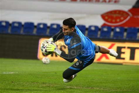 Haberler rizespor haberleri rizespor'da bülent uygun'dan var tepkisi! Rizespor'un efsanesi soğuk havaya rağmen maça geldi