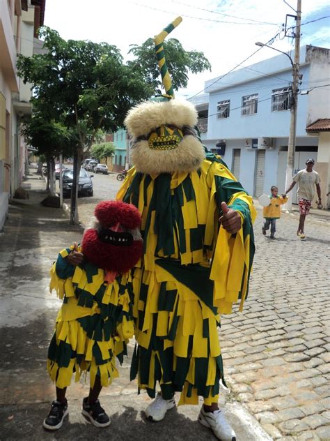 Aprenda a tocar a cifra de folia de reis (trio parada dura) no cifra club. palhaços da folia de reis - Pesquisa Google | Folias de reis, Folclore brasileiro, Rei