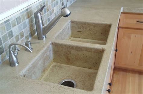 Here's how to make i kept my sink intact during this entire application process (rather than remove the sink), and. How to Make Stepping Stones From a Kit | Homesteady ...