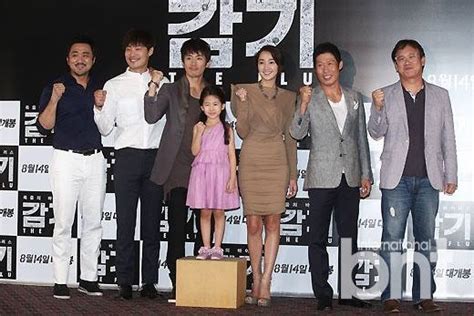 As summer movie goes, you want something exciting and the movie does provide excitement and suspense in waves after waves. "The flu" cast - Who do you like the most? - The Flu ...