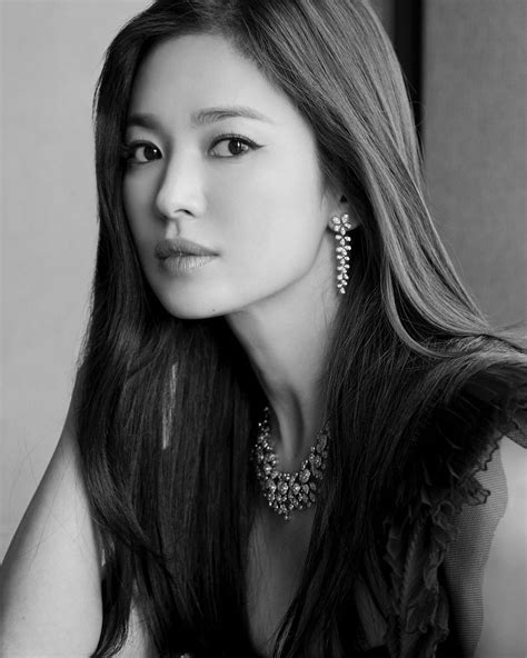Then, hyun bin was dating kang sora, although, in the end, they broke up, too. Song Hye-kyo - Biography, Height & Life Story | Super ...