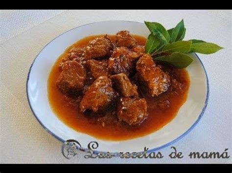 Añadir los pimientos a la olla de la carne con tomate y cocinar unos minutos. Como hacer carne con tomate - YouTube