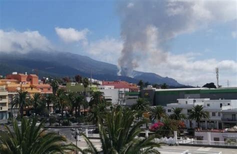 Volcano Erupts On Spains Canary Islands After Increased Seismic Activity