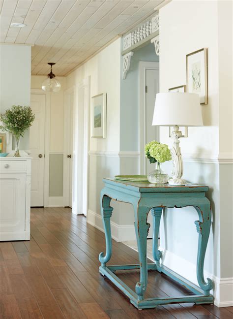 Here are 20 flooring ideas that can effortlessly transform the look of your hallway or passageway. 10 Stylish Hallway Decorating Ideas - Home And Gardening Ideas