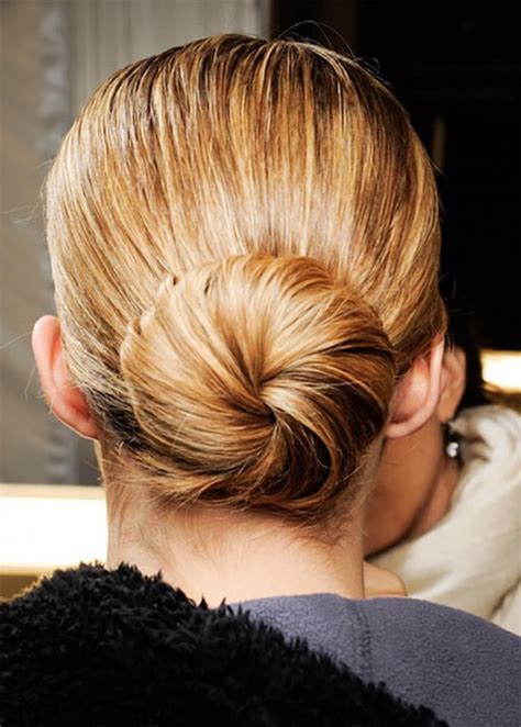50 Professional Hairstyles For Work That Are Actually Wearable