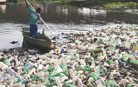 rios são o caminho principal do plástico nos oceanos mar sem fim