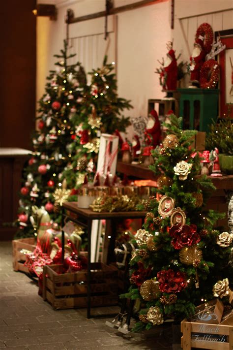 Mitten im zaubergarten liegt das haus der schönen dinge. Weihnachten im Haus der guten Dinge. — Mack Fellbach