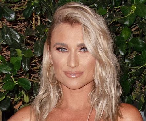 What Plastic Surgery Has Billie Faiers Gotten Body Measurements And Wiki Celebritysurgeryicon