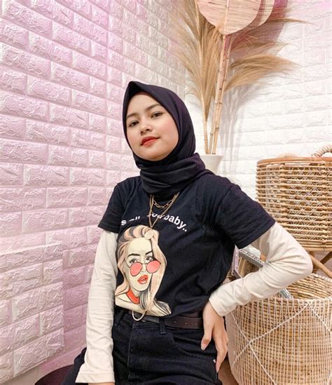 Ootd Bukber Non Hijab Yang Mau Bukber Contek Ootd Kasual 5 Selebgram Ini Yuk