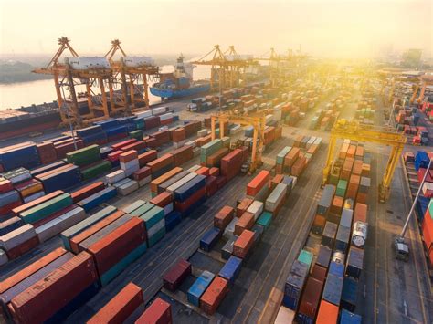 Eksport menjual barang ke luar negara. container,container ship in import export and business ...