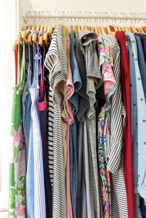 How To Organize Clothes By Color 2023