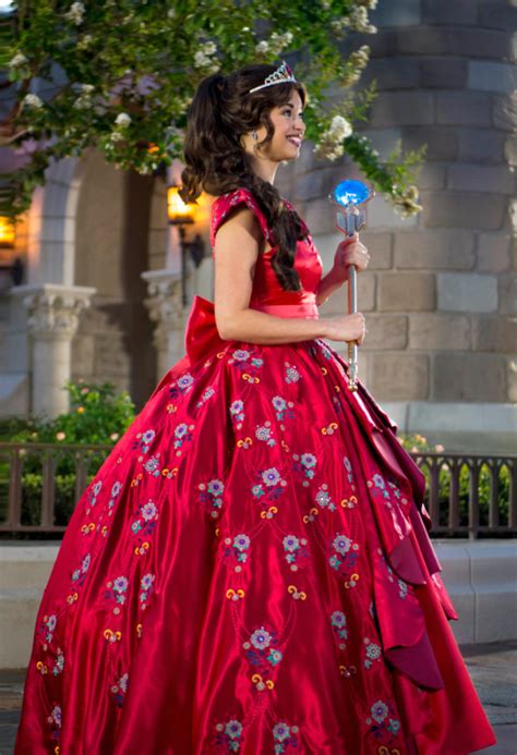 A Royal Welcome For Princess Elena In 2021 Disney Princess Cosplay