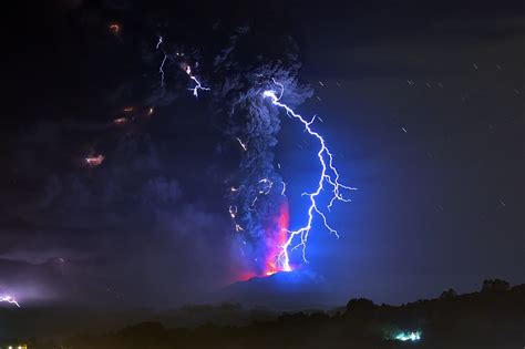 The Volcano Eruption With Lightning On His Head Plandetransformacion