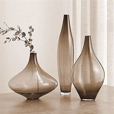 Dress up plain glass vases with creative fillers, stem disguises and more. Decorative Vase Siena | Solavia Fine Glassware