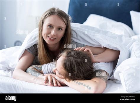 Cosa Fanno Due Lesbiche A Letto Immagini E Fotografie Stock Ad Alta Risoluzione Alamy