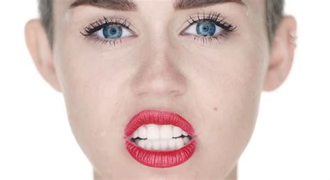 Miley Cyrus ‘wrecking Ball’ Uncensored Music Video
