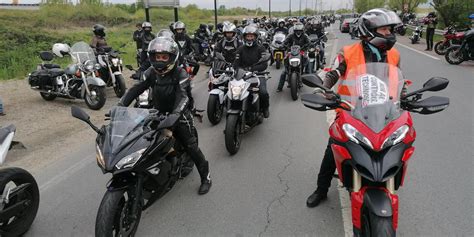 La crf 450 r adopte de nouveaux réglages de sa centrale électronique et de nouveaux composants internes pour ses suspensions showa. Pas de contrôle technique pour les motos en 2022, s ...