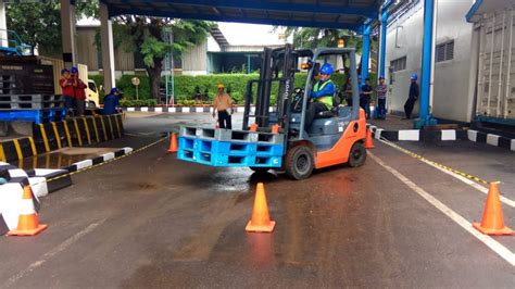 1 tahun 1970 tentang keselamatan kerja 2. Pelatihan K3 Operator Forklift Inhouse PT Bintang Toedjoe, 06 Maret 2019 | Pelatihan Teknik ...
