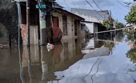 Selasa, 22 desember 2020 14:36. Polisi Terbitkan Puluhan Surat Kehilangan Korban Banjir di ...