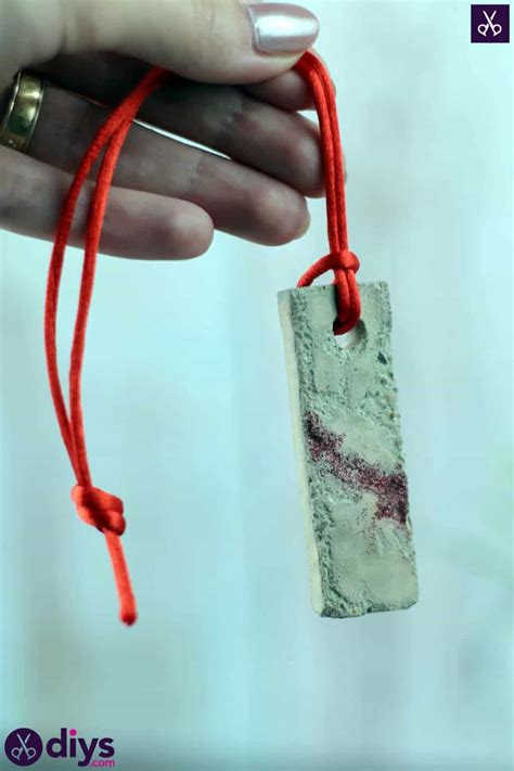 Diy Concrete Necklace With Glitter